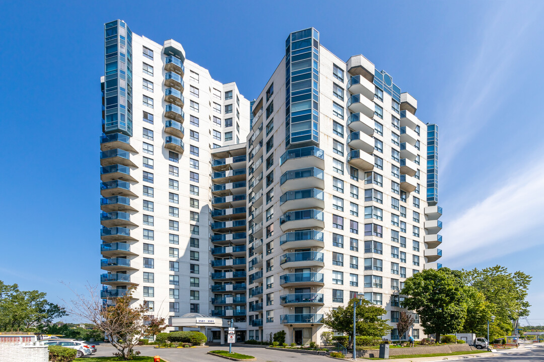 Le Rive Gouin in Montréal, QC - Building Photo