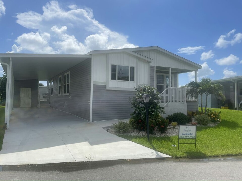 7431 44th Trail N in Riviera Beach, FL - Building Photo