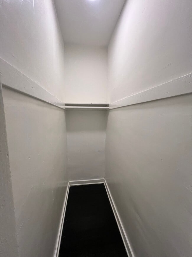 127 N Edgemont St in Los Angeles, CA - Foto de edificio - Building Photo