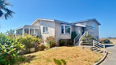 2580 Vaissade Rd in Arcata, CA - Building Photo - Building Photo