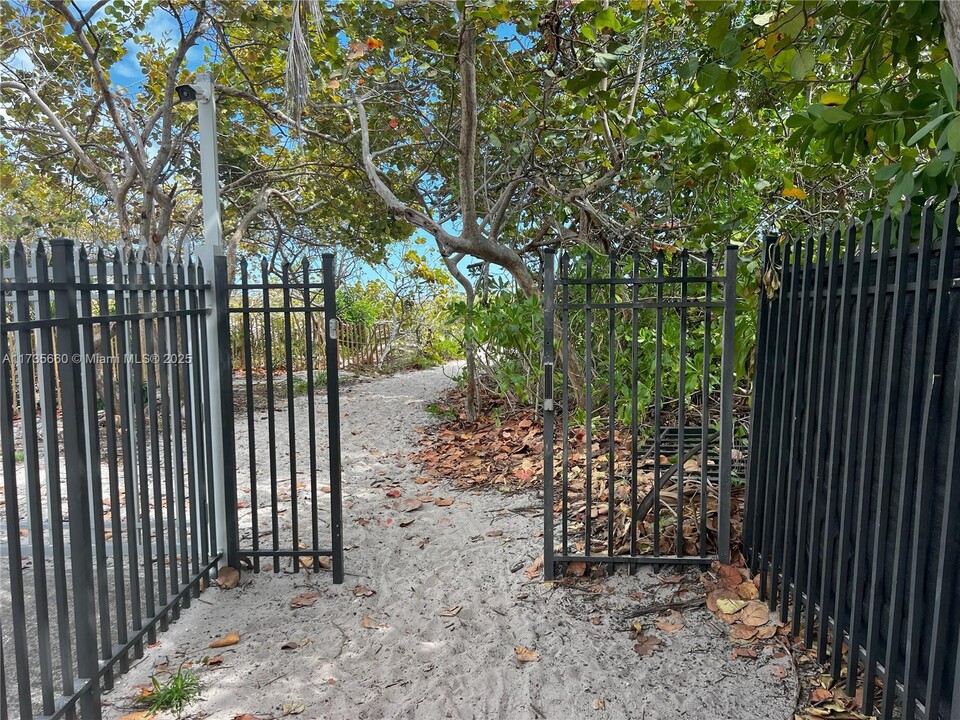 55 Ocean Ln Dr in Key Biscayne, FL - Building Photo