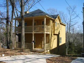 423 Tazor St NW in Atlanta, GA - Building Photo