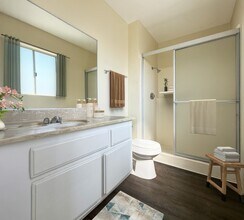 Villa Tarzana Apartments in Tarzana, CA - Foto de edificio - Building Photo