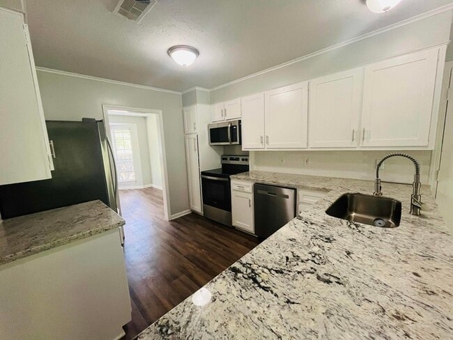 1345 Stanton Dr in Jackson, MS - Building Photo - Building Photo