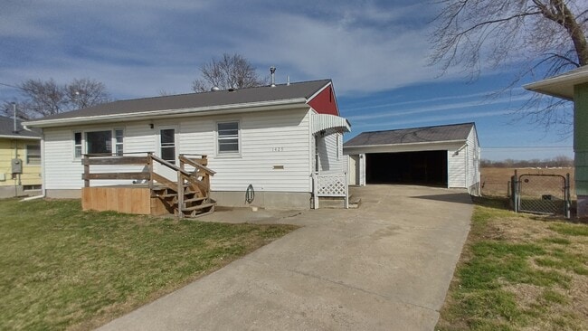 1429 Casa Blanca Ln in Ottumwa, IA - Building Photo - Building Photo