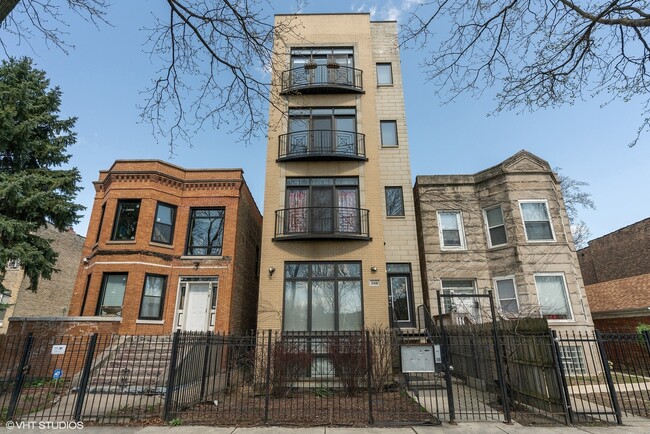 3416 W Franklin Blvd-Unit -3 in Chicago, IL - Building Photo - Building Photo