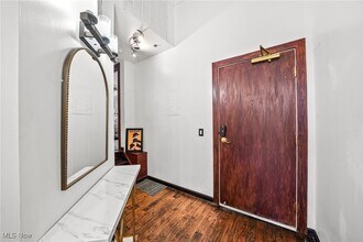 408 W St Clair Ave in Cleveland, OH - Building Photo - Building Photo