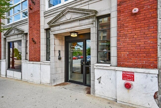 17 Kearney Square in Lowell, MA - Building Photo - Building Photo