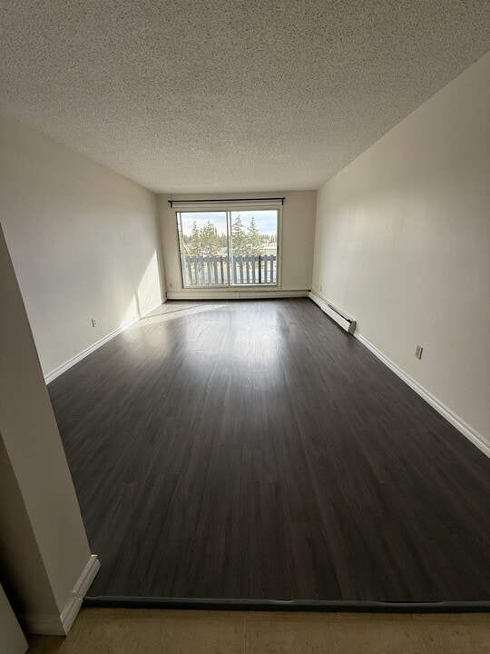 80 Brookwood Dr in Spruce Grove, AB - Building Photo