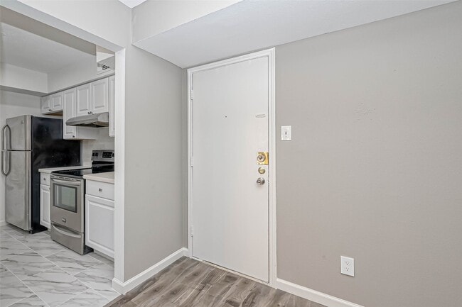 4645 Wild Indigo St in Houston, TX - Foto de edificio - Building Photo