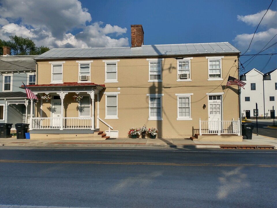 208 N Kent St in Winchester, VA - Building Photo