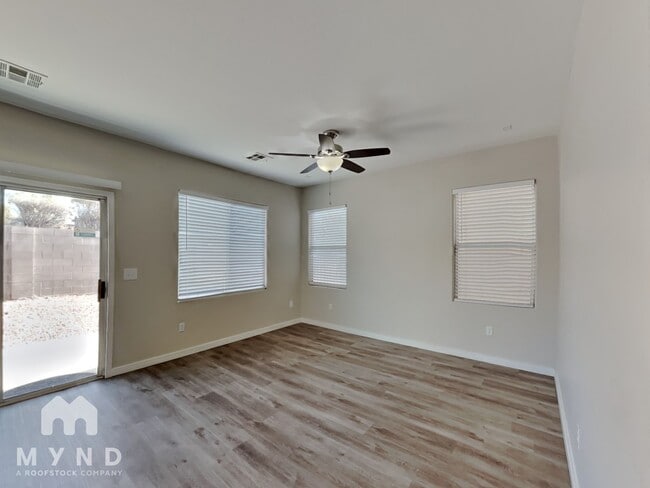 2520 Olay St in Las Vegas, NV - Foto de edificio - Building Photo