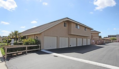 Greentree Fountain Apartments in Chula Vista, CA - Building Photo - Building Photo