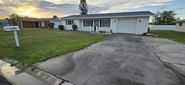 1740 Elinor Pl, Unit 1 in Englewood, FL - Building Photo - Building Photo