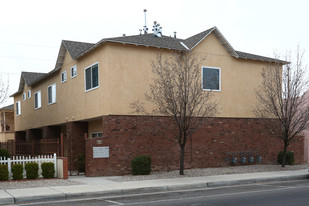 618 Coal Ave SW Apartments