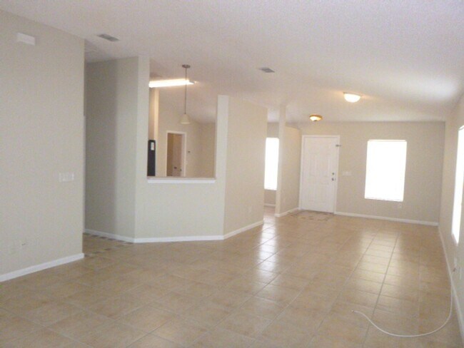 112 Karas Trail in Palm Coast, FL - Foto de edificio - Building Photo