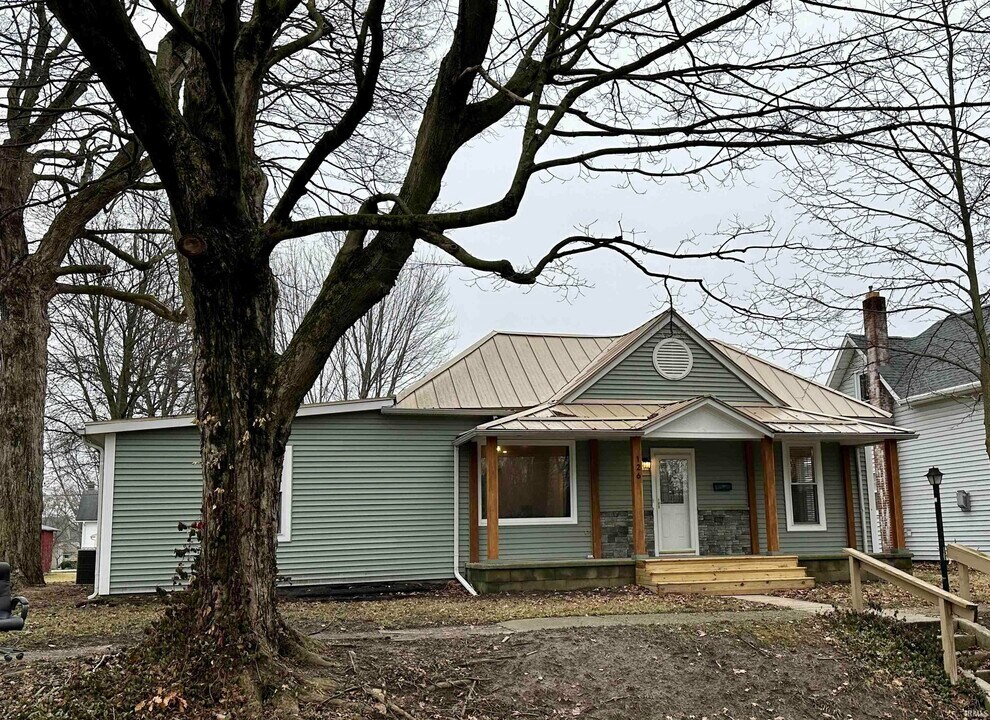 126 E North St in Delphi, IN - Building Photo