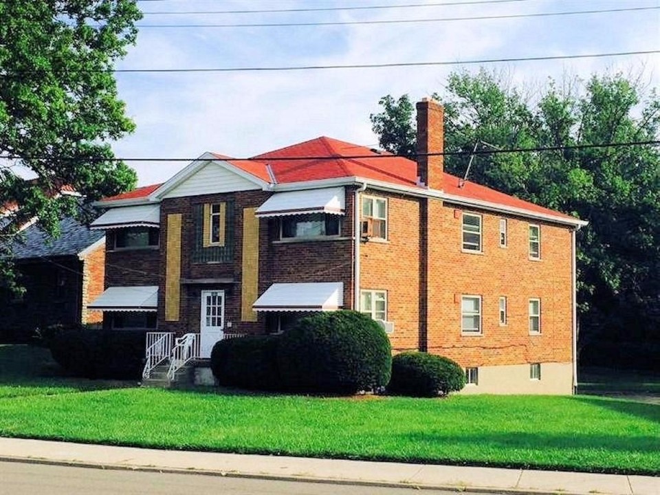 4800 Glenway Ave in Cincinnati, OH - Foto de edificio