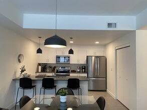 254-254 Wellington Crescent in Winnipeg, MB - Building Photo - Building Photo