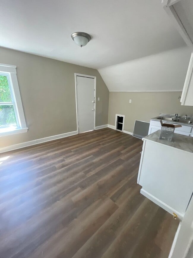 381 E 152nd St in Cleveland, OH - Building Photo - Building Photo