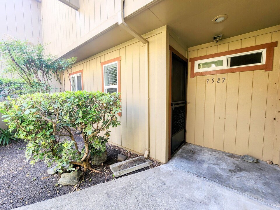 7527 Camino Colegio in Rohnert Park, CA - Building Photo