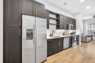 1001 N Himes Ave in Tampa, FL - Foto de edificio - Building Photo