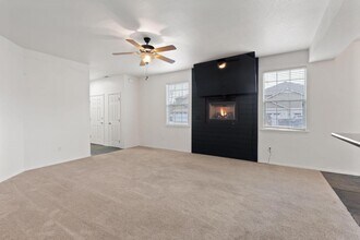 668 Kaitlin Ln in Medford, OR - Building Photo - Building Photo