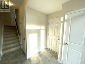 186 Visor Private in Ottawa, ON - Building Photo - Building Photo