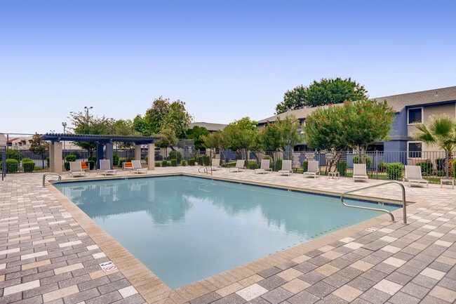 Latitude in Phoenix, AZ - Building Photo - Building Photo