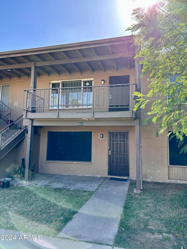2411 W Hazelwood St-Unit -277 in Phoenix, AZ - Foto de edificio - Building Photo