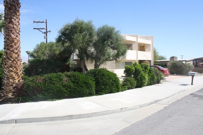 2798 N Junipero Ave in Palm Springs, CA - Building Photo - Building Photo