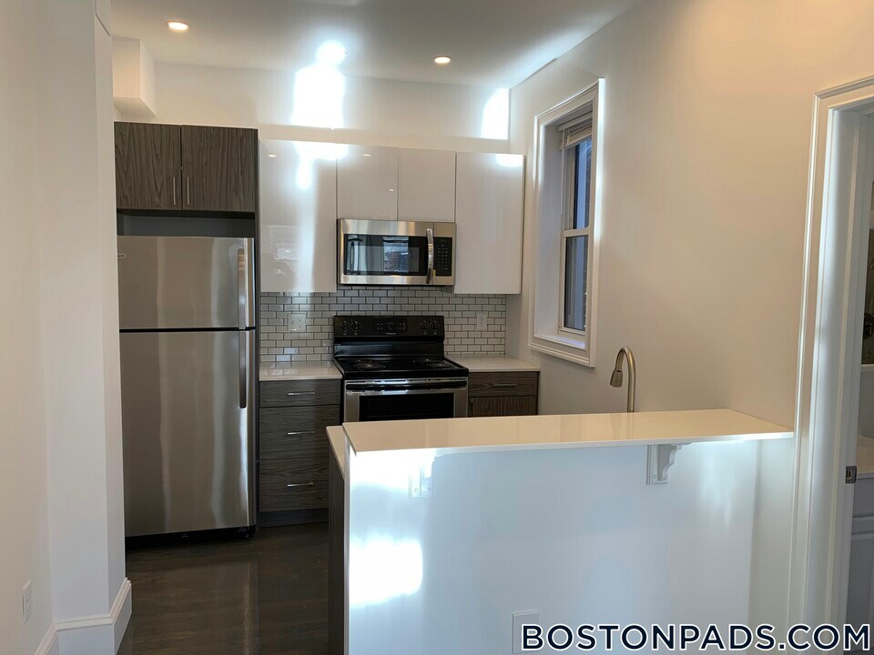 124 Peterborough St in Boston, MA - Building Photo