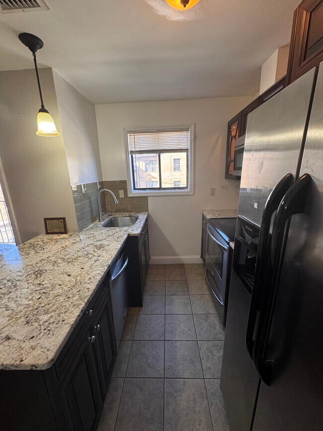 6409 Granton Ave, Unit 1D in North Bergen, NJ - Foto de edificio - Building Photo