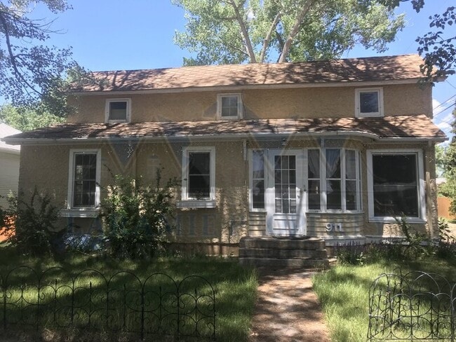 property at 911 E Steele St