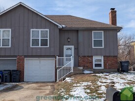 823 S Lindenwood Dr in Olathe, KS - Building Photo