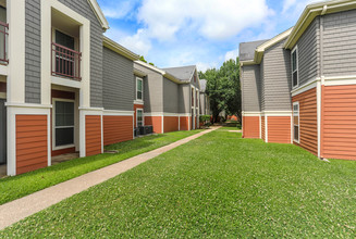 Scandia Apartments in College Station, TX - Building Photo - Building Photo