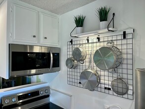 5300 E Waverly Dr, Unit N5203 in Palm Springs, CA - Building Photo - Building Photo
