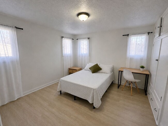 property at 440 E Garfield Ave