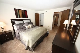 Waterford Square in Florissant, MO - Building Photo - Building Photo