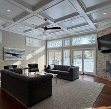 10 Skyes Neck Ct in East Quogue, NY - Building Photo - Building Photo