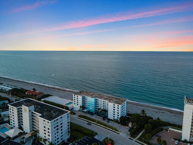 900 Ocean Dr in Juno Beach, FL - Building Photo - Building Photo