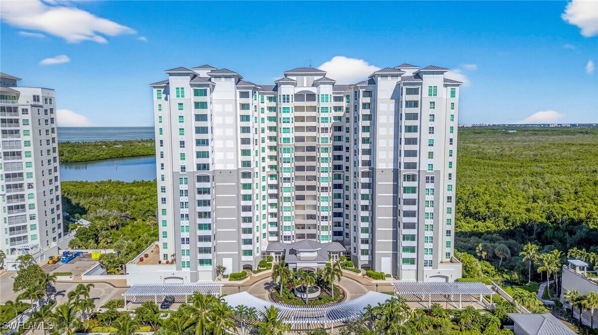 285 Grande Way in Naples, FL - Building Photo