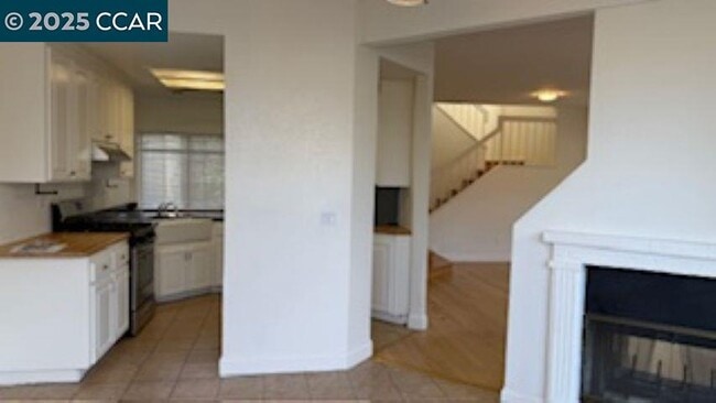 528 Dohrmann Ln in Pinole, CA - Building Photo - Building Photo