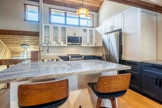 410 White Bark in Mammoth Lakes, CA - Building Photo - Building Photo