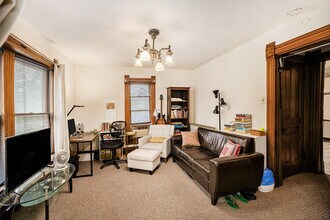 528 S 5th Ave in Ann Arbor, MI - Building Photo - Building Photo