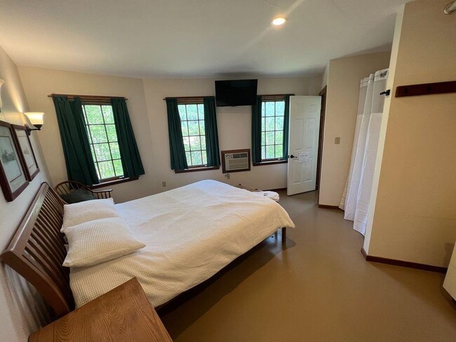 651 River Rd in Lyme, NH - Building Photo - Building Photo