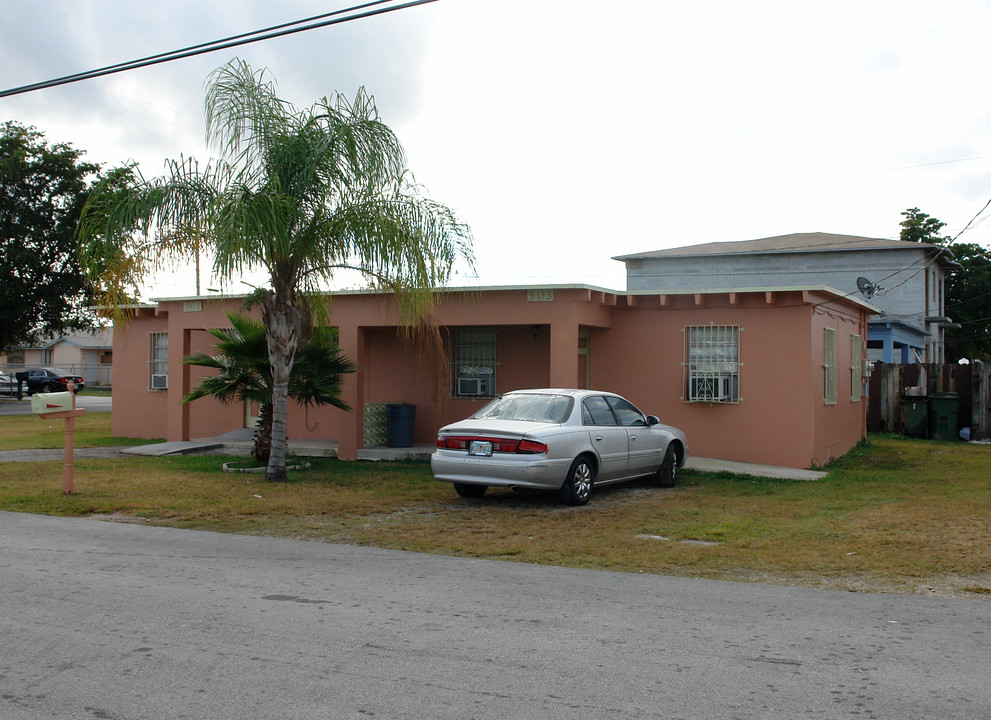 501-539 NW 16th St in Homestead, FL - Building Photo