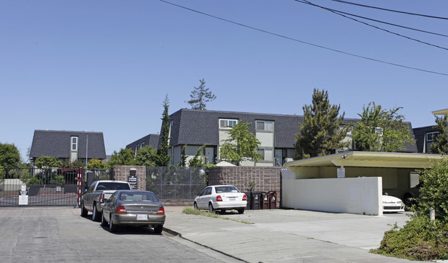 Villa Peralta in San Leandro, CA - Building Photo - Building Photo