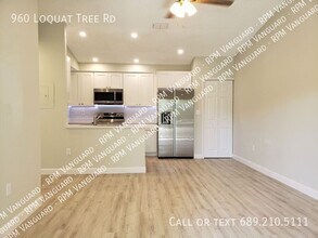 960 Loquat Tree Rd in Orlando, FL - Foto de edificio - Building Photo