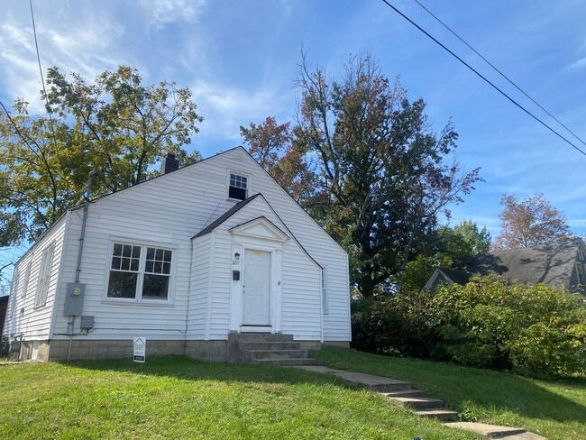 property at 607 W Freeman St